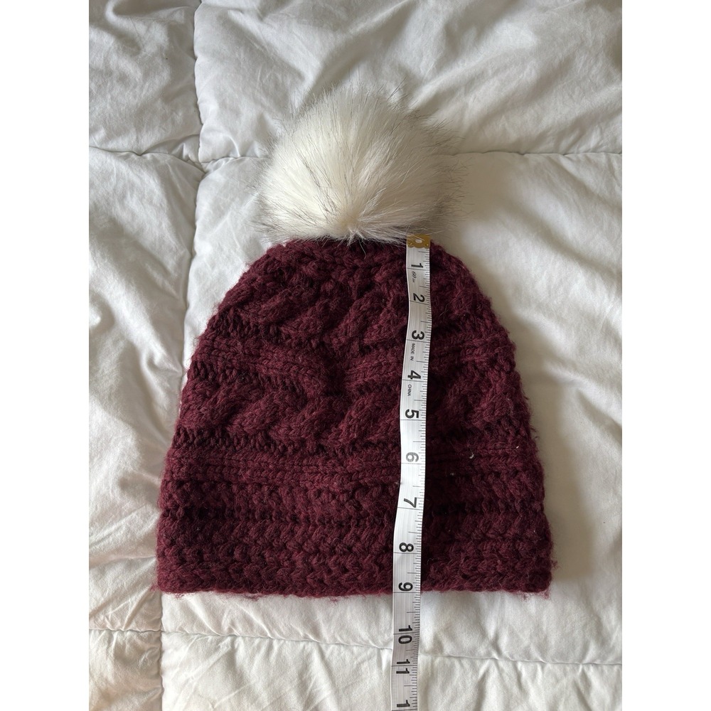 LL Bean‎ Chunky Cable Knit Hat Burgundy Maroon Wool Blend White Pom Winter Ski - Picture 7 of 7